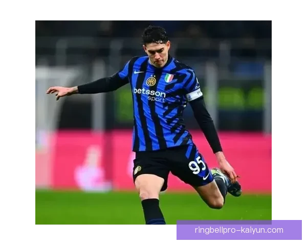 巴斯托尼在国米后防线中的表现持续稳定，备受外界关注